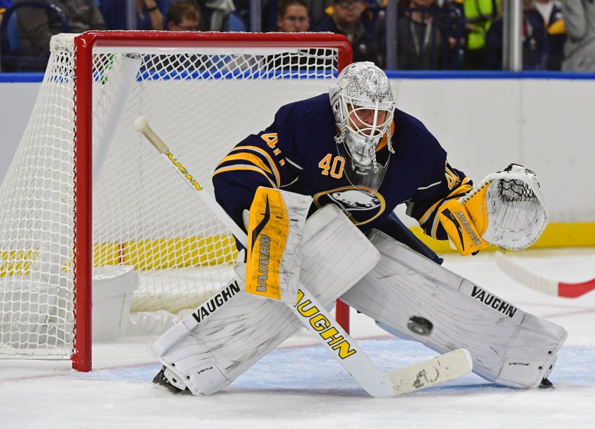 Lehner signs one-year contract with the Islanders