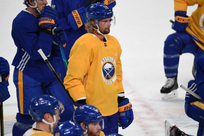 Skinner, Staal ready to rekindle on-ice relationship with Sabres